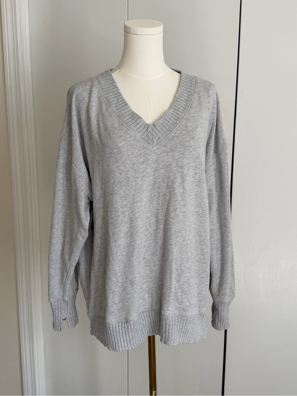 Aerie Oversided V Neck Distressed Pullover Ribbed Sweater in Heathered Gray XS